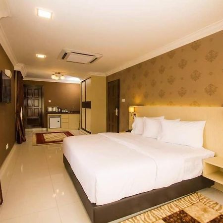 New Kesuma Villa Exclusive Stay Parit Raja Exterior foto